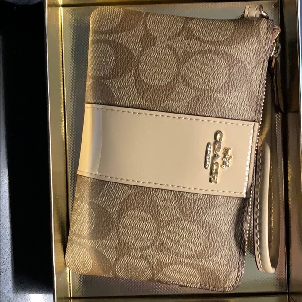 Coach Classic Signature Wristlet